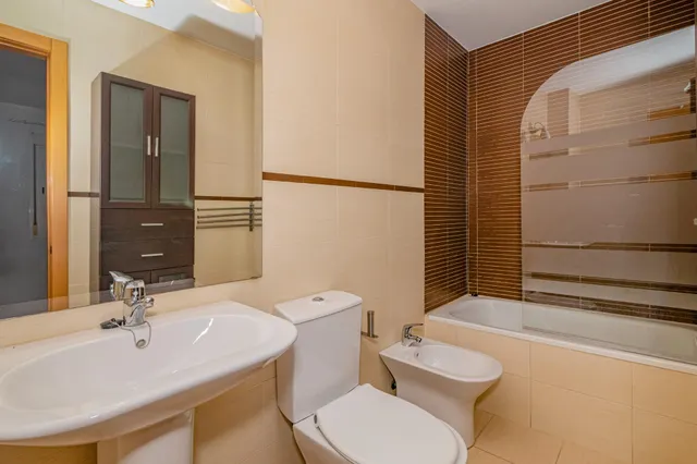 PISO DE 2 DORMITORIOS y 2 BAÑO, CON GARAJE Y TRASTERO — 21