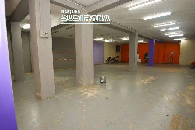 LOCAL COMERCIAL EN VENDA  A IGUALADA - BARRI DEL SANT CRIST — 5