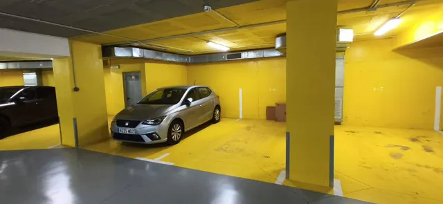 Piso a estrenar con terraza de 40 m2, parking y piscina en calle peatonal Nuredduna – Palma. — 33