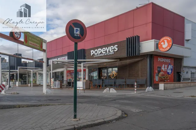 Venta de cafetería La Contraviesa de 160 m2  junto a Alcampo — 44