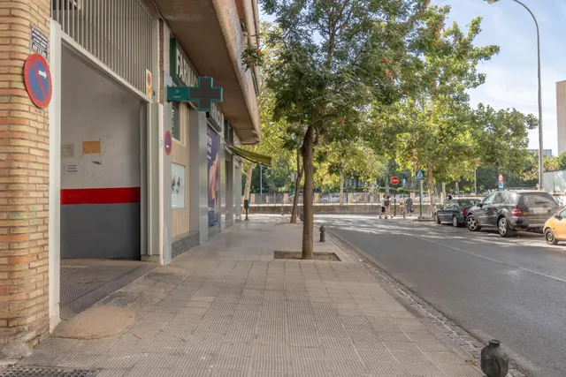 Plaza de garaje cerrado con estanterías en parque Genil cerca de Hospital La Inmaculada — 26