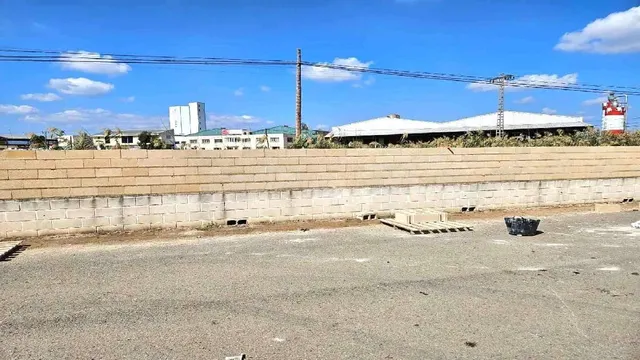 Se vende suelo industrial con nave - foto 5