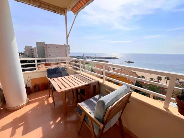APARTAMENTO CON TERRAZA Y VISTAS AL MAR, AMUEBLADO, PISCINA  - foto 2