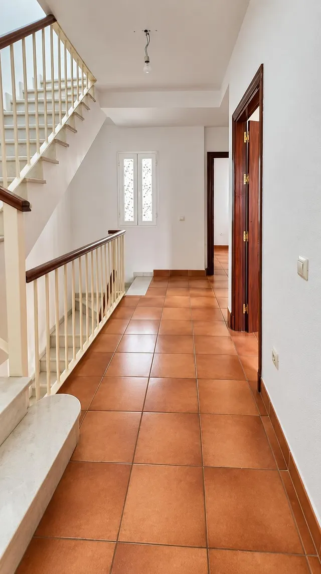 VIVIENDA ADOSADA EN CAMPOSOTO CON PATIOS Y  AZOTEA — 16