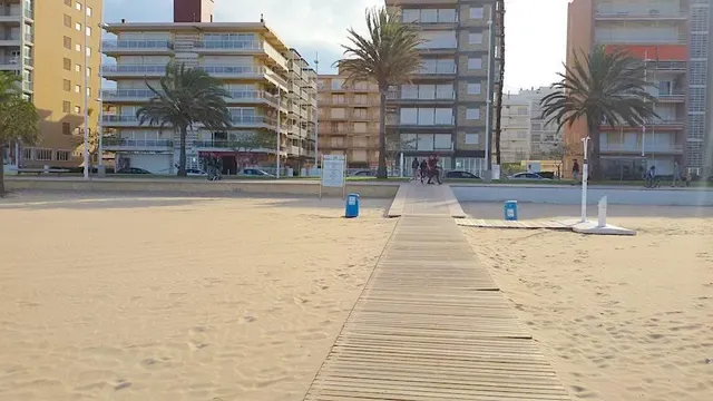 APARTAMENTO EN 1ERA. LINEA DE PLAYA DE GANDIA CON VISTAS AL MAR, Y GARAJE INCLUIDO — 42