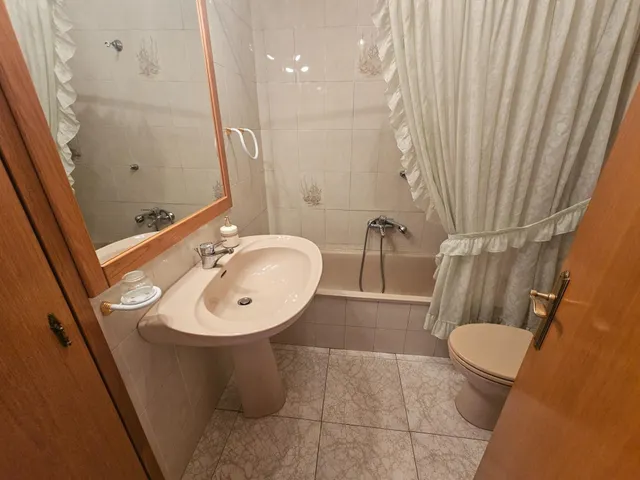 Casa con garaje, patio, balcón y terraza en Alguaire — 21