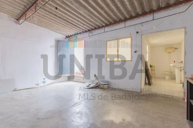 Casa de dos plantas con patios y azotea en Antonio Domínguez — 20
