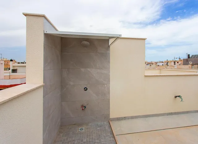 Apartamento moderno con vista lateral al mar, 2 dormitorios, 2 baños, piscina en el solárium con Vistas al Mar,  a unos 2 minutos a pie de la Playa del Cura — 27