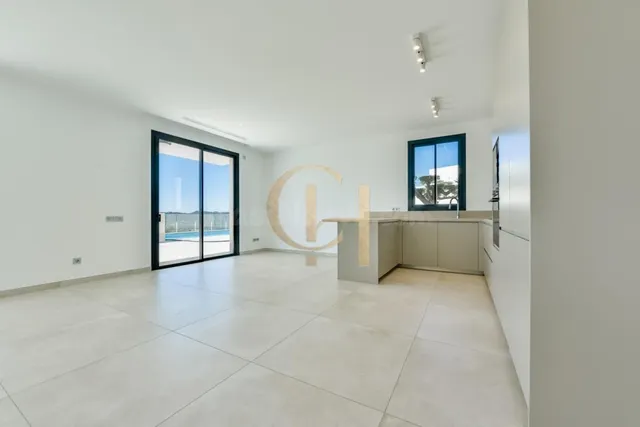 Moderna villa independiente con piscina privada y garaje — 34