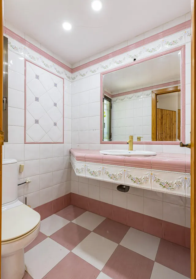 Dúplex con garaje privado y piscina comunitaria en Los Rectores. — 24
