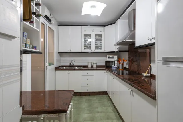 Amplio piso de 4 dormitorios en la prestigiosa urbanización Las Brisas – La Chana — 10