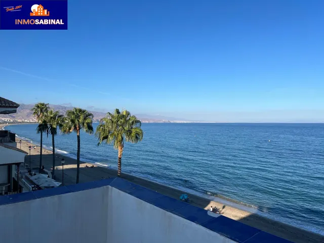 Impresionante Piso en Primera Línea de Playa en La Romanilla, Roquetas de Mar por €310.000 — 16