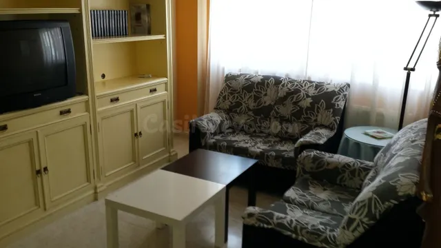 Apartamento con terraza y garaje - foto 5