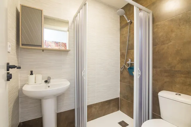 Se vende este gran piso junto Corazón de Jesús con 5 habitaciones y 5 baños ideal como inversión para rentabilizarlo!!! — 29