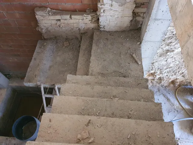 Edificio para terminar con el proyecto hecho, Elche — 9