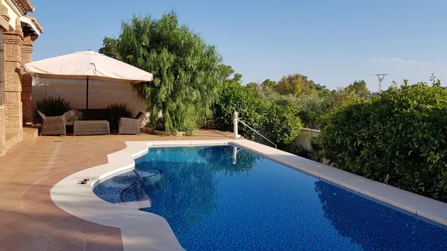 Encantador Chalet de 2 Plantas con Amplios Espacios y Terrazas — 5