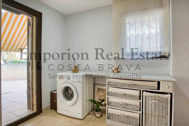 HERMOSA CASA CON PISCINA CERCA DE LA PLAYA - VENTA O ALQUILER CON OPCION A COMPRA — 35