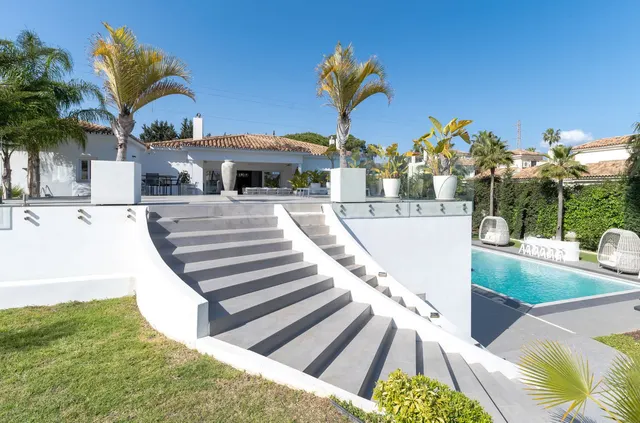 Chalet 6 habitaciones 750m² en venta - Costa Del Sol - foto 4