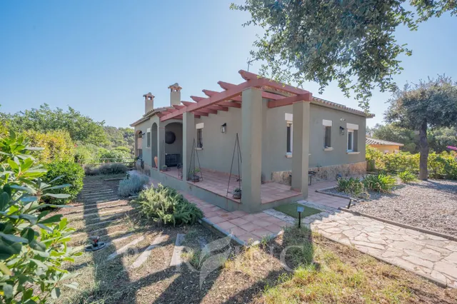 Casa completamente reformada con apartamento independiente, licencia turística, gran jardín y piscina en Calonge — 17