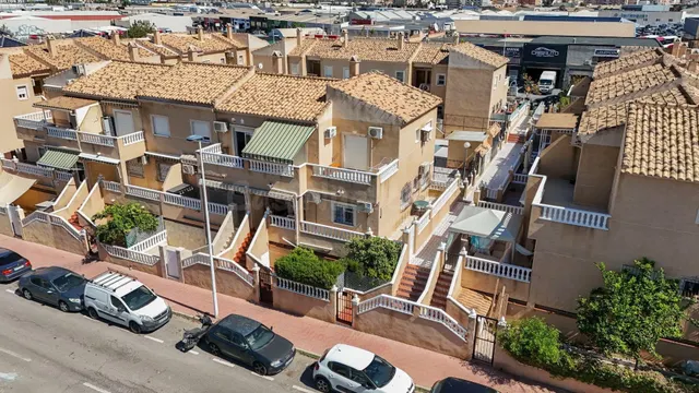 ESTUPENDA VIVIENDA EN PLANTA BAJA CON PISCINA COMUNITARIA — 4