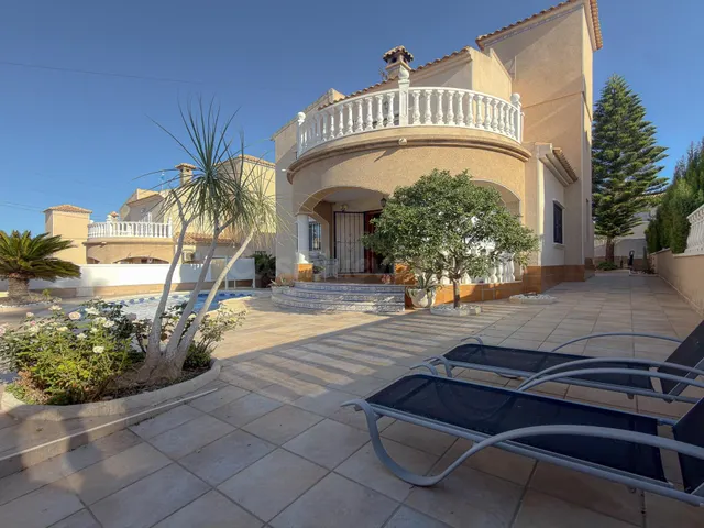 Orihuela Costa! Impresionante Villa Mediterránea con generos