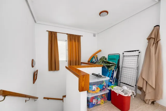 Apartamento dúplex con piscina comunitaria, Alicante, Orihuela Costa. 2 habitaciones, 89 m2, 1,6 kilómetros del mar — 26