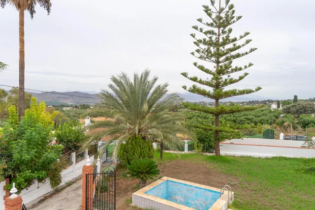 Exclusivo Chalet en Alhaurín el Grande con Piscina y Amplias Vistas — 32