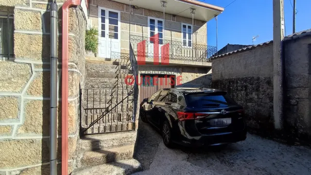 CASA DE PIEDRA CON PATIO Y TERRAZA CON BUENAS VISTAS EN LA ZONA DE CASTRELO. — 14