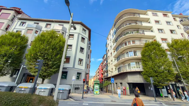 Amplia vivienda de 3 habitaciones en el centro de Irún — 27