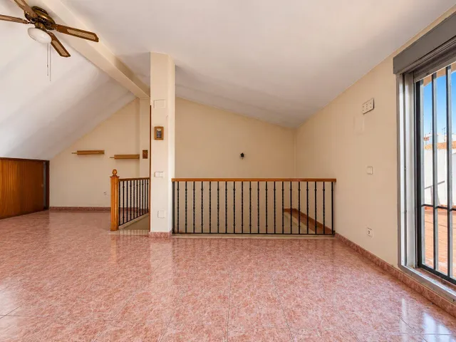 Adosado con gran patio, terraza y garaje en massarrojos, junto a Valencia — 50