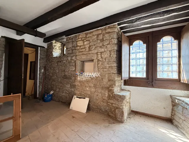 Rupit | Casa de piedra con encanto y gran potencial en el corazón del pueblo — 7