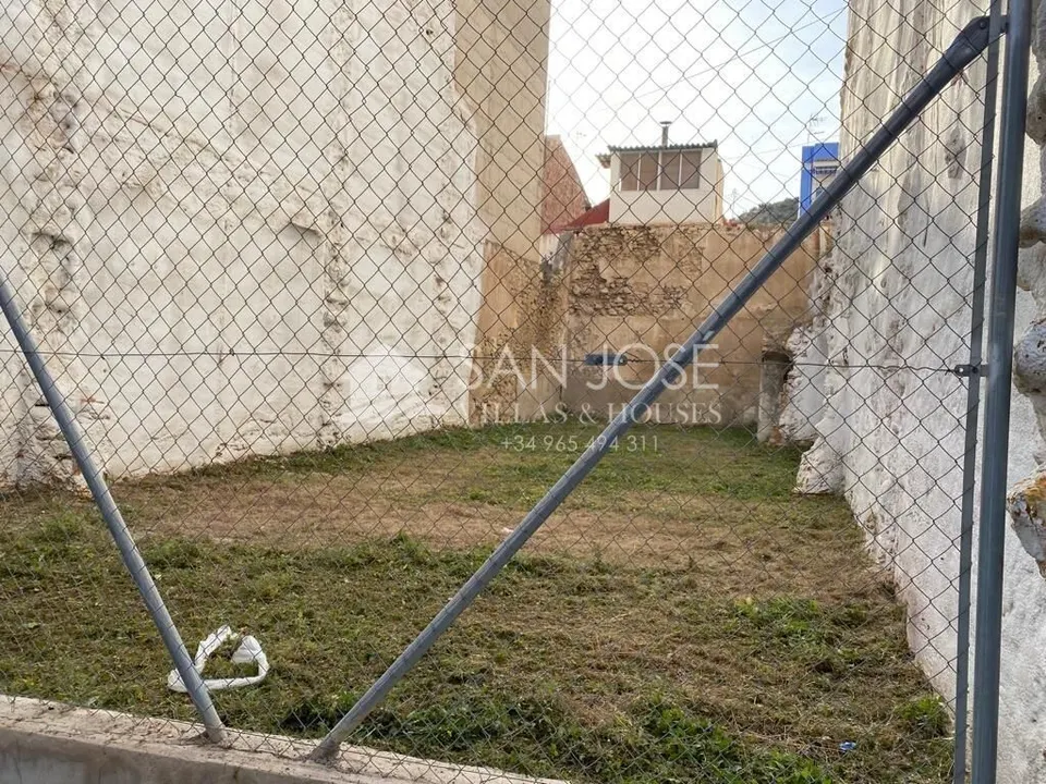 VENTA DE TERRENO URBANO EN ALICANTE, ZONA CAROLINAS BAJAS