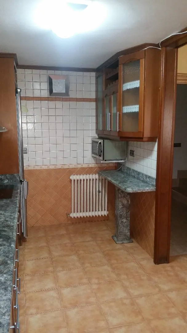 Vivienda de 120 metros más bar de 80 metros.
San Pedro. — 11