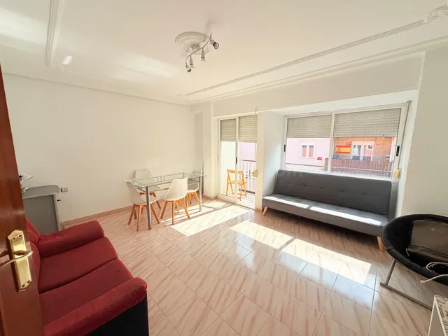 EASY RENT presenta esta acogedora vivienda situada en el bar - foto 3