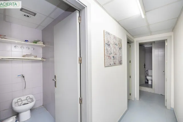Local comercial con casi 1000 m2 en plena Gran via de Granada. Oportunidad única y exclusiva — 10