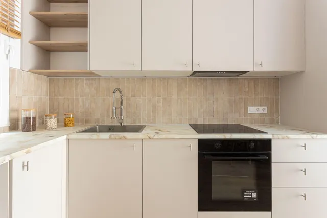 Piso reformado con 2 dormitorios y mobiliario a estrenar en el Raval, Barcelona — 9