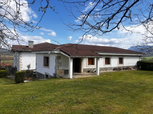 EN VENTA PRECIOSA PROPIEDAD EN EL VALLE DE MENA — 32