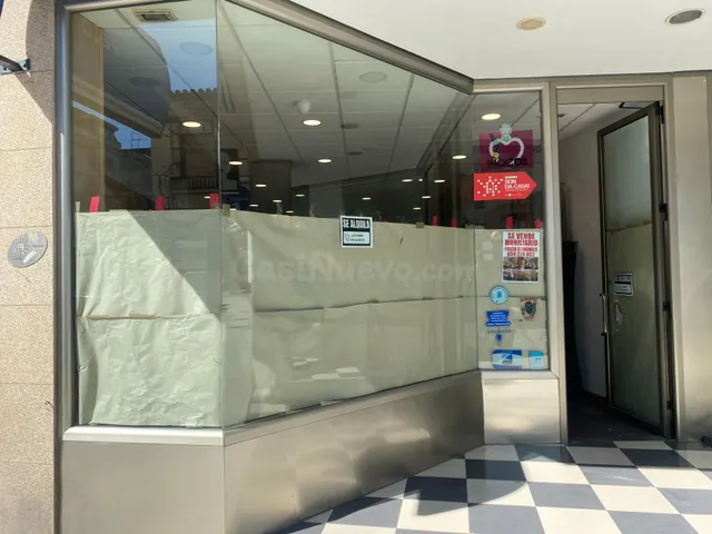 En venta o alquiler bajo comercial amplio y céntrico en Vill