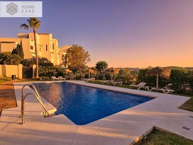 EXCLUSIVO APARTAMENTO CON VISTAS AL MAR Y MONTAÑA EN CASARES - foto 2
