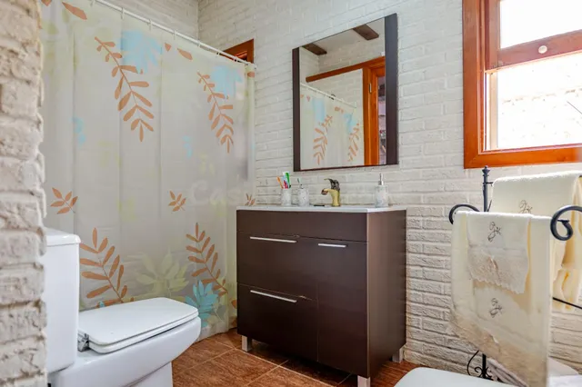 Finca de 20.000 m2 con vivienda principal, apartamento independiente y espacio para toda la familia — 40