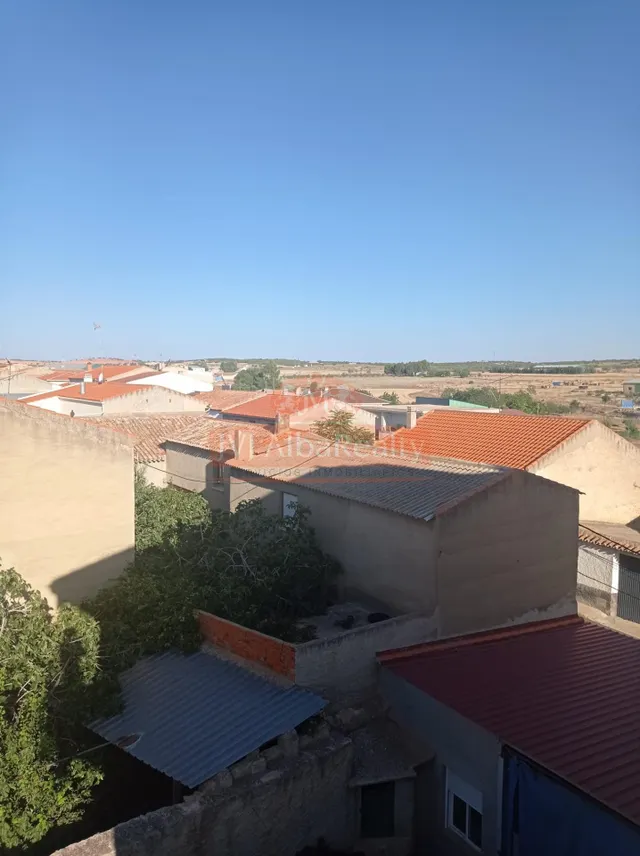 SE VENDE PISO Y LOCAL EN SAN PEDRO(PUEBLO) EN BUEN ESTADO, CON 5 DORMITORIOS. — 20