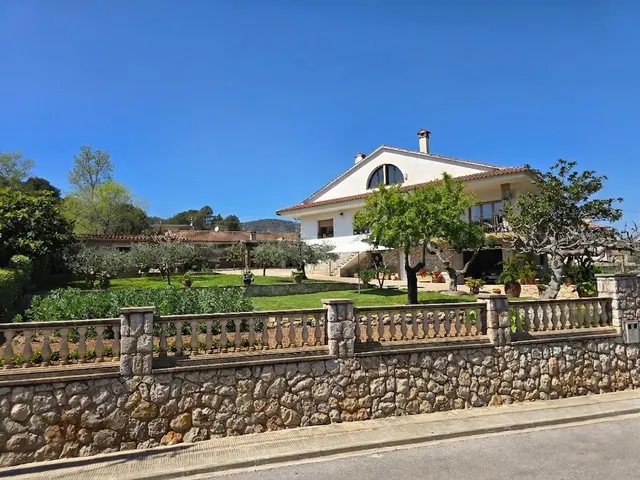 Distinción, privacidad y estilo en el corazón de Canyelles – - foto 3