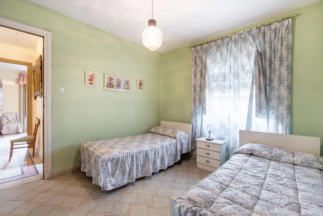 CASA CON MÁS DE 4000 METROS DE PARCELA EN MONACHIL — 34