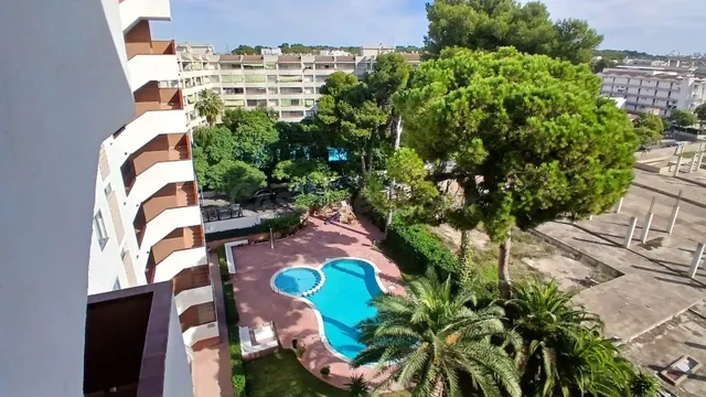 Espectacular Ático Esquinero con Licencia Turística, Plaza de Parking y piscina comunitaria. — 3
