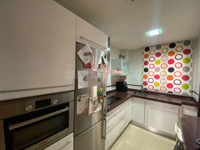 PISO DE DOS DORMITORIOS, DOS BAÑOS Y COCHERA EN BARRIO DE MO - foto 5
