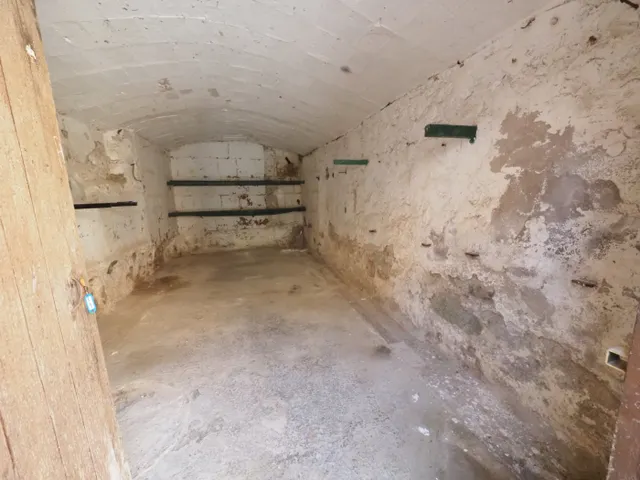 SE VENDE LOCAL COMERCIAL DE 48M2 EN MANRESA, ZONA ESCODINES — 3