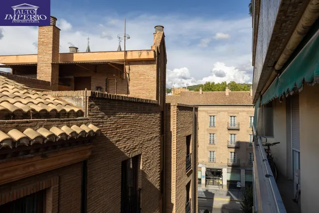 Piso y cochera en venta junto Acera de Darro. — 27