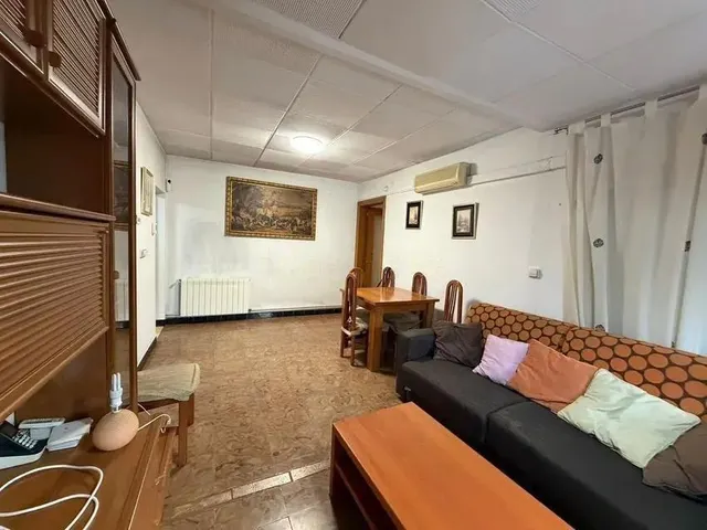CHALET ADOSADO A REFORMAR, ESQUINERO CON SALIDA A DOS CALLES — 17