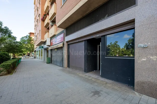 LOCAL COMERCIAL JUNTO AL EDIFICIO DE LA JUNTA DE ANDALUCIA - foto 3