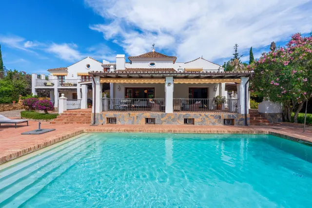 Elegante casa andaluza con vistas al golf en El Paraíso — 15
